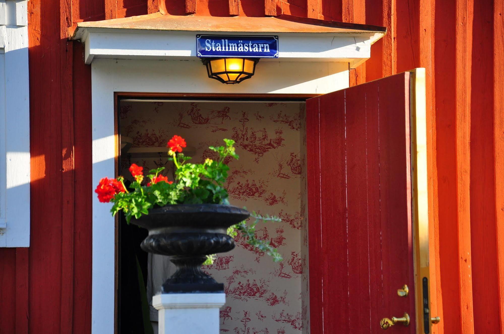 Hem Till Garden Boutique Hotel Vasteras Bagian luar foto